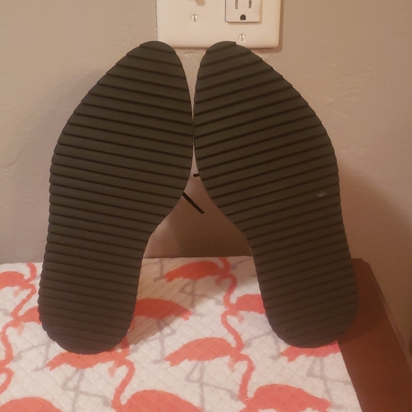 Platform Shoes - Picture 3 of 3